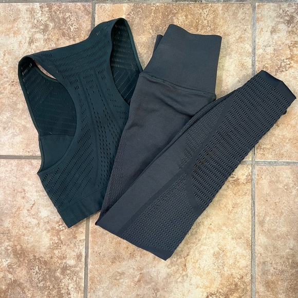 Sculptknit Fabletics 2 piece set - Picture 6 of 6